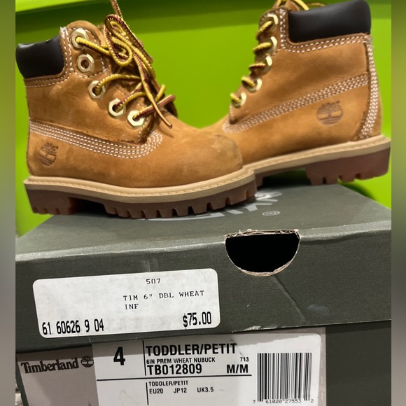 Used toddler timberland shoes size 4 - Picture 2 of 7